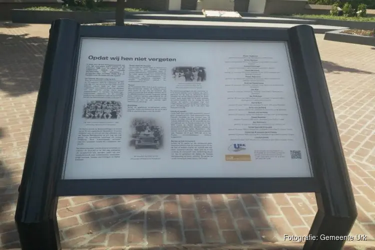 Plaatsing informatiepaneel bij het vernieuwde Oorlogsmonument