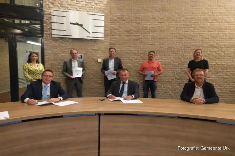 Intentieovereenkomst getekend voor onderzoek haalbaarheid zorgwoningen en dagbesteding in Zeeheldenwijk