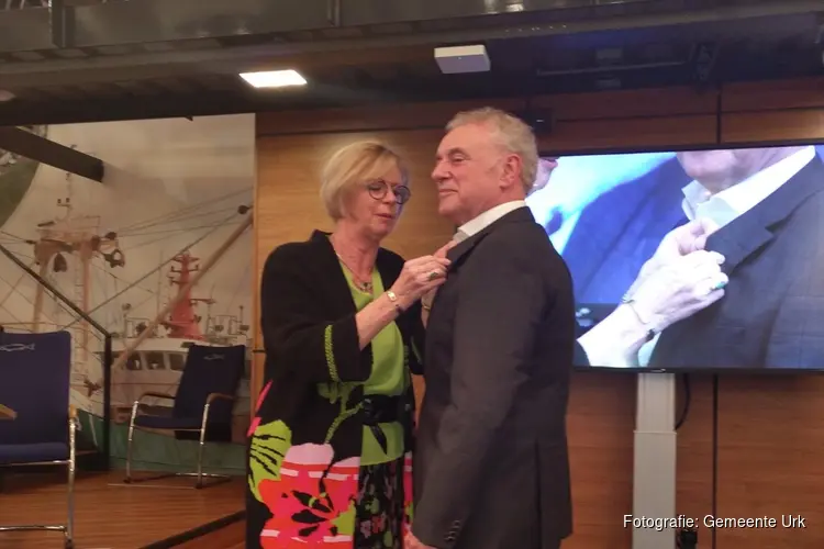 Uitreiking gemeentelijke erepenning aan Willem Koelewijn