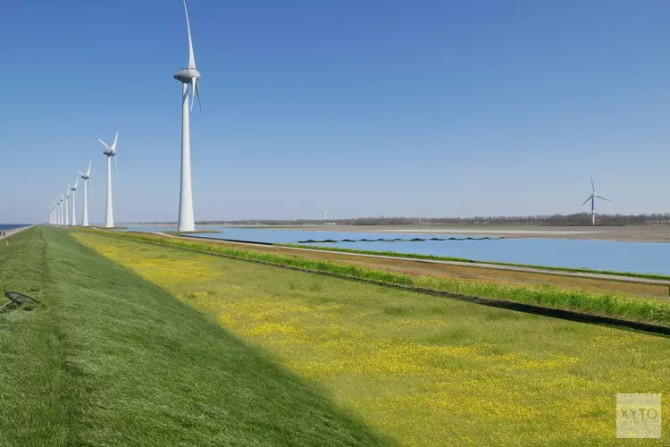 HVC bouwt grootste zonnepark aan de Noordermeerdijk