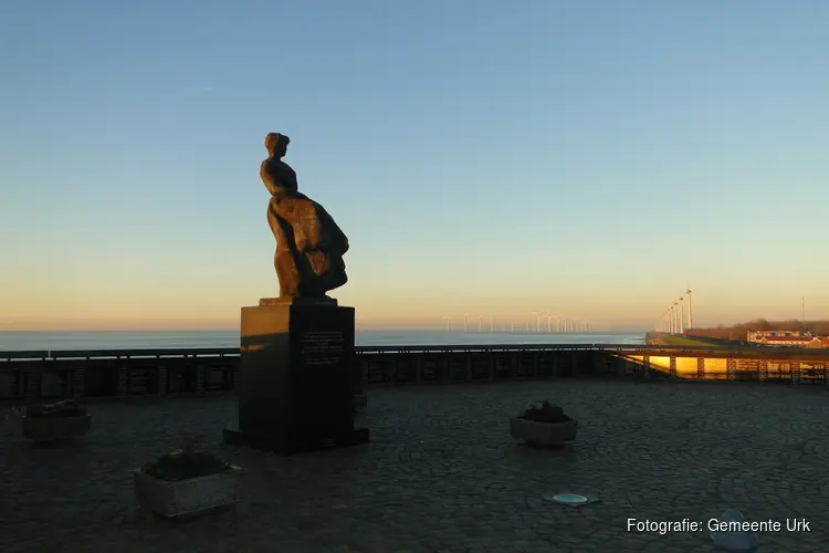 Renovatie Vissermonument Urk voltooid