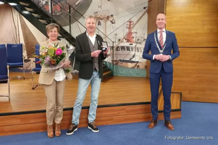 Gemeentelijke erepenning Urk voor Fokke Hoekstra