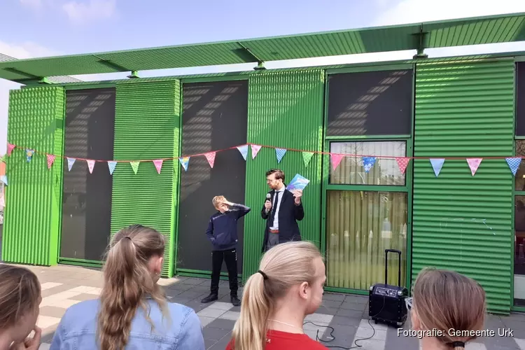 Basisschoolleerlingen komen in actie tegen zwerfvuil tijdens de Week van Mooi Schoon