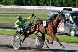 Bas Crebas uit Bant grote winnaar van Klassieker in drafsport