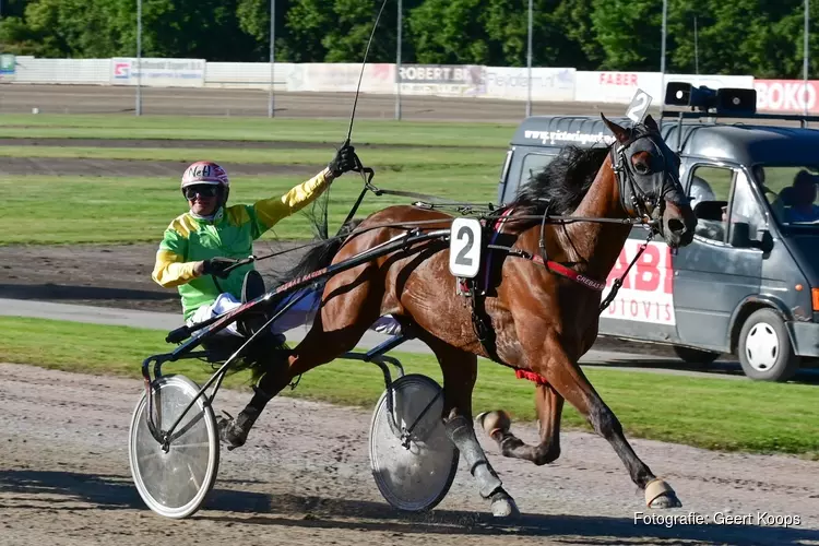 Bas Crebas uit Bant grote winnaar van Klassieker in drafsport