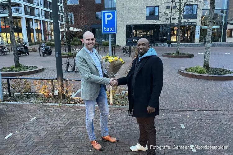 Nieuwe taxistandplaatsen op De Deel in Emmeloord