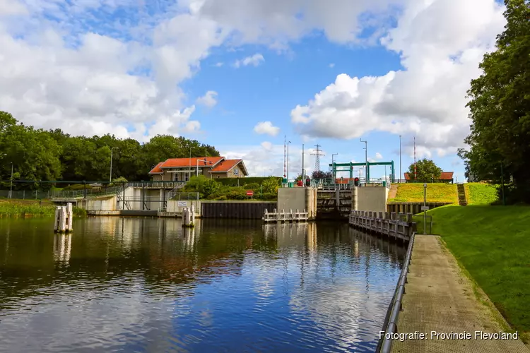 Voorstersluis een week later open voor de scheepvaart