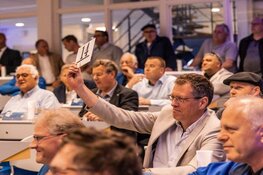 Opbrengst veiling eerste kistje Meischol voor  Stichting ALS Nederland