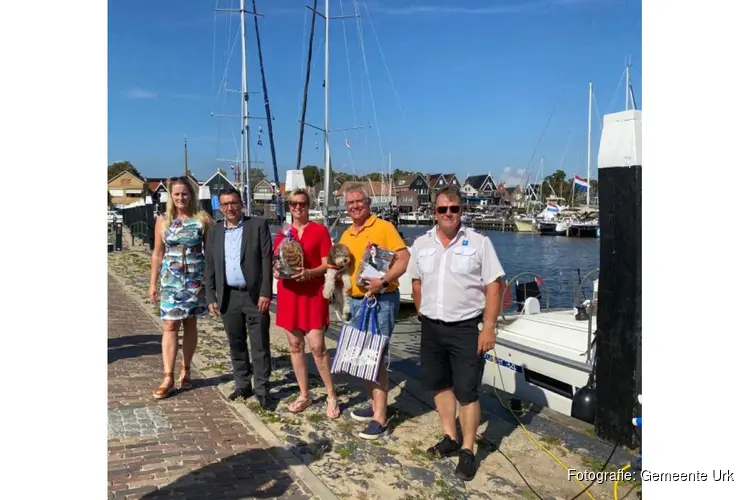 10.000ste passant verwelkomt in Urker haven