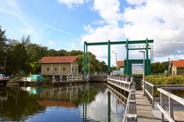 Nieuwe sluisdeuren voor de Voorstersluis bij Kraggenburg