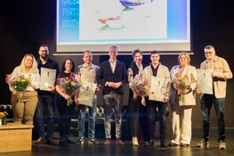 Burgemeester draagt voorzitterschap KNRM-Urk over en 4 jubilarissen in het zonnetje gezet