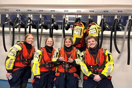 Rozenactie Berechja college ten bate het KNRM-station Urk