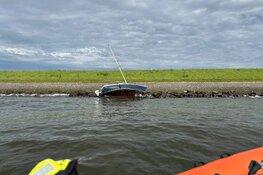 KNRM en andere Hulpdiensten in actie voor zeilboot op het IJsselmeer