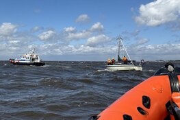 Vaartuig in de problemen tussen Urk en de Ketelbrug