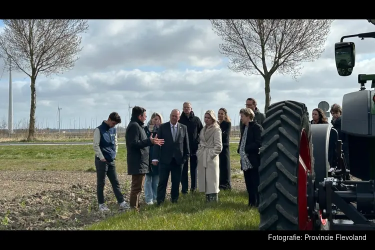 Gedeputeerde Jan Klopman heet minister Wiersma welkom in Flevoland