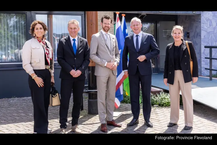 Commissaris van de Koning brengt ambtsbezoek aan Urk