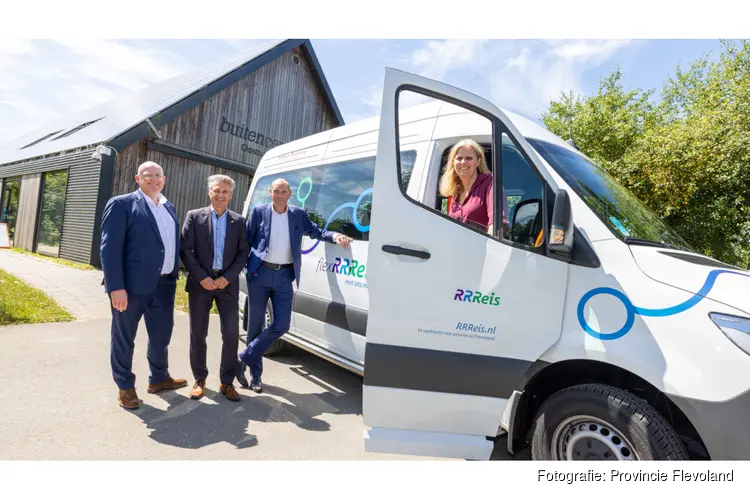 Een feestelijke start van flexRRReis Flevoland