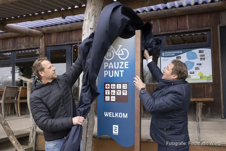 Gedeputeerde Harold Hofstra opent eerste Fietspauzepunten in Flevoland