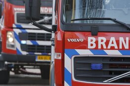 Auto volledig uitgebrand bij recreatieplas Wellerwaard bij Emmeloord