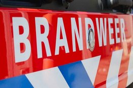 Aanhanger door brand verwoest op beruchte rotonde in Urk