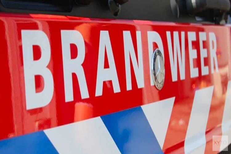 Aanhanger door brand verwoest op beruchte rotonde in Urk