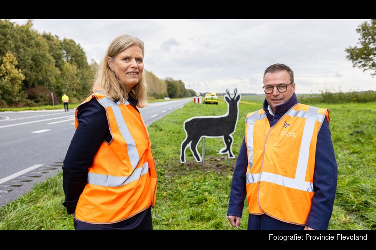 Wildsilhouetten waarschuwen weggebruikers voor overstekend wild