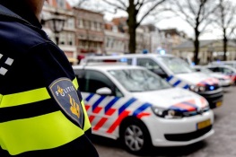 Politie zoekt getuigen van man met mes